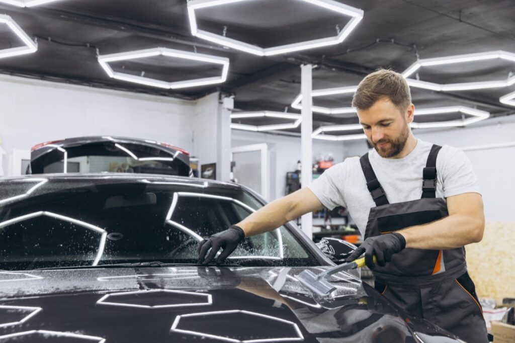 Po zaaplikowaniu folii ważna jest odpowiednia pielęgnacja lakieru, aby maksymalizować żywotność ochronnej warstwy